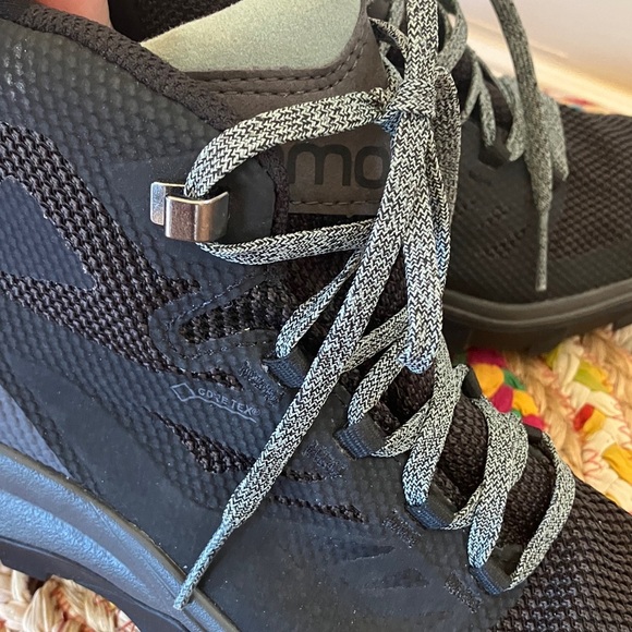 NWOB Salomon Contagrip Black Hiking Boots with Gray Laces - Picture 3 of 9